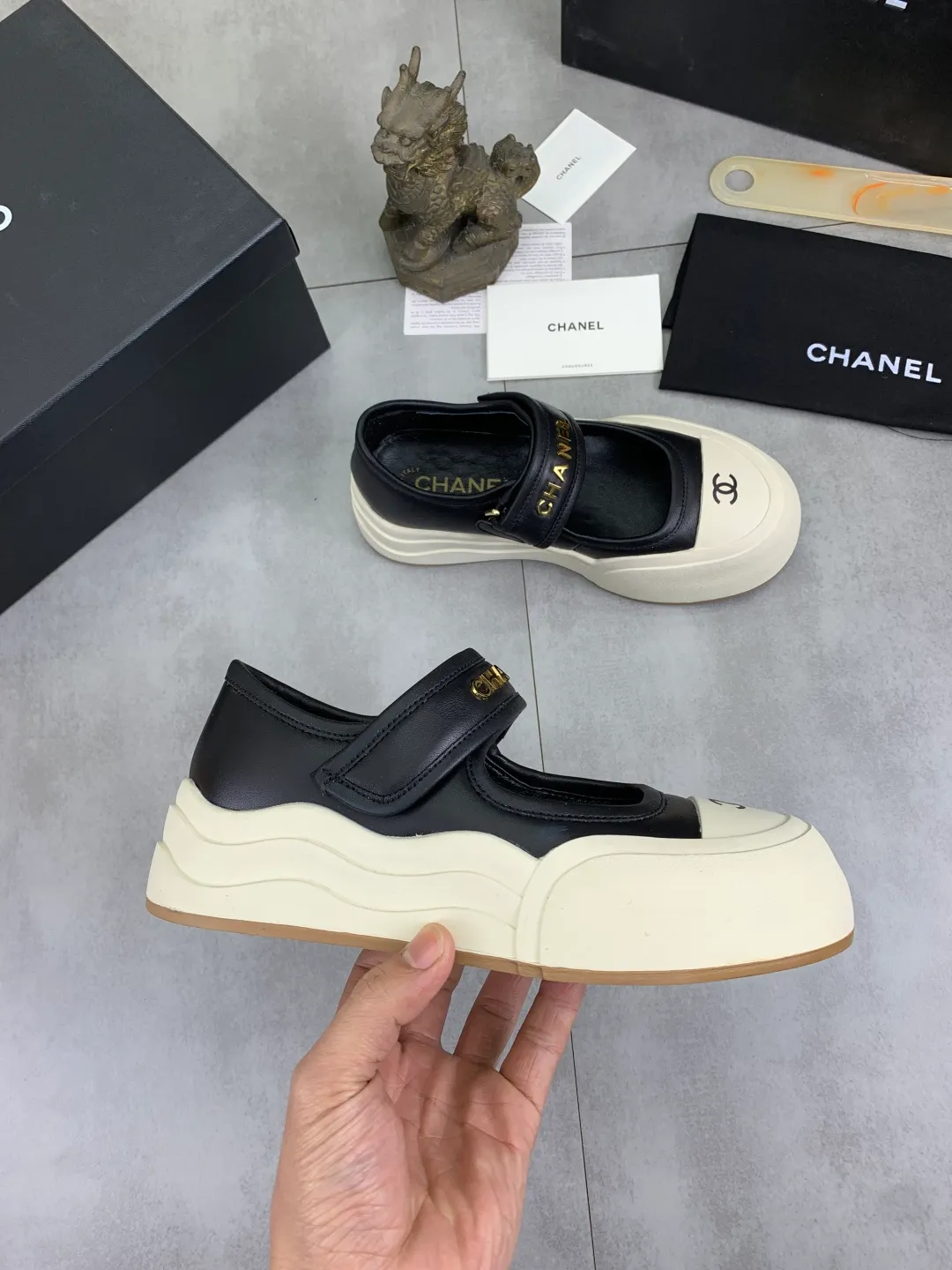 Men's men's shoes 💰P562 new high quality Chanel 25k spring counter new top quality [proud] This boot is really a lucky star for small people, thick sole 5cma more refined rhombus, slim legs, the key is very comfortable upper foot: imported cowhide lining: sheepskin lining outsole: genuine molded tpu outsole ~ 5cm heel height Color: 3️⃣ colors available Size: 35-40 (41 made to order, non-refundable)